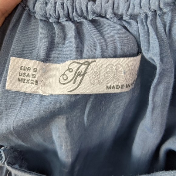 Women's Small embroderied dress - Picture 7 of 7